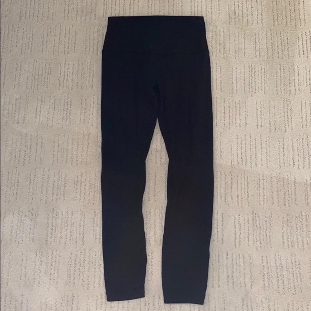 Black Lululemon aligns size 6